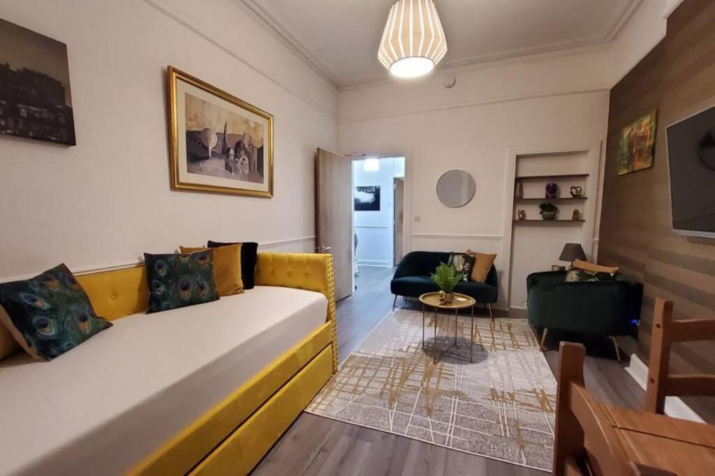 אדינבורו Leith Spectacular Apartment By Sensational Stay Short Lets & Serviced Accommodation With 6 Separate Beds & 2 Baths מראה חיצוני תמונה