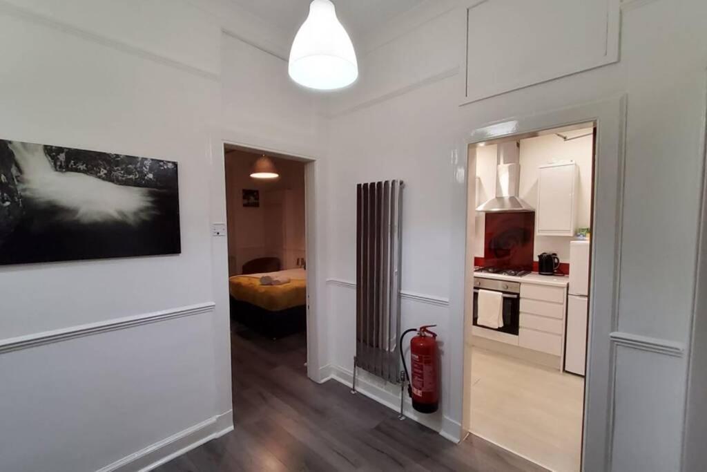 אדינבורו Leith Spectacular Apartment By Sensational Stay Short Lets & Serviced Accommodation With 6 Separate Beds & 2 Baths מראה חיצוני תמונה