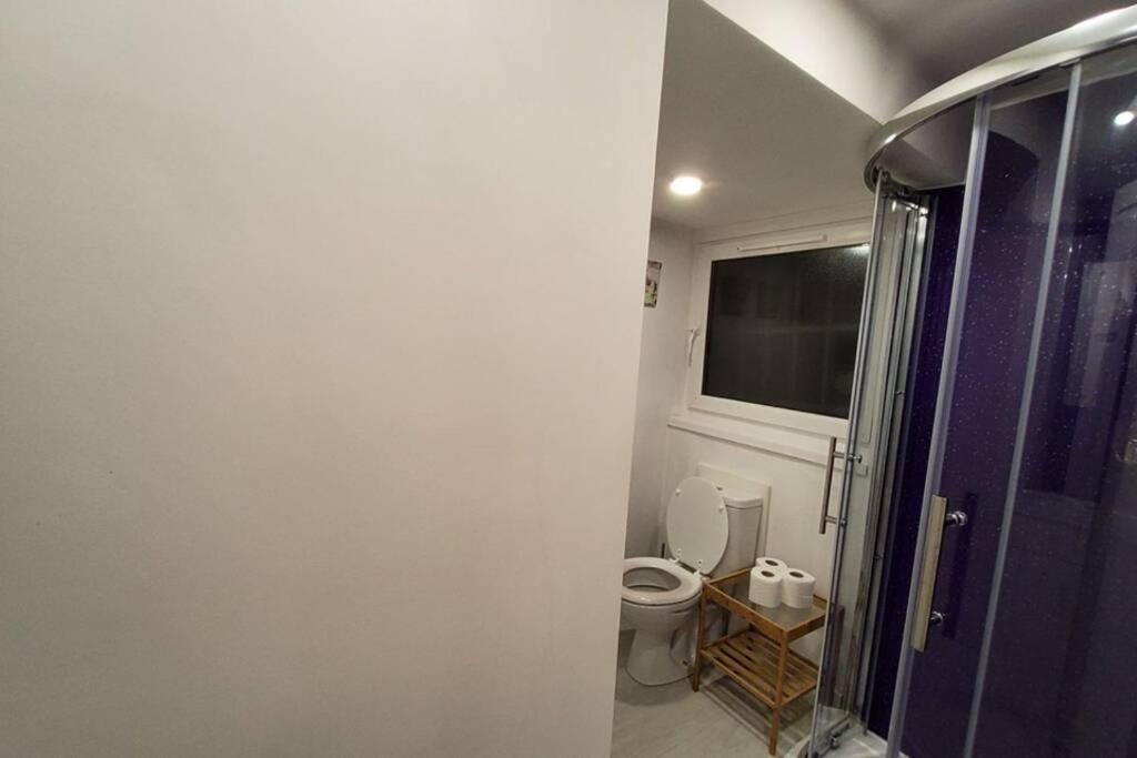 אדינבורו Leith Spectacular Apartment By Sensational Stay Short Lets & Serviced Accommodation With 6 Separate Beds & 2 Baths מראה חיצוני תמונה