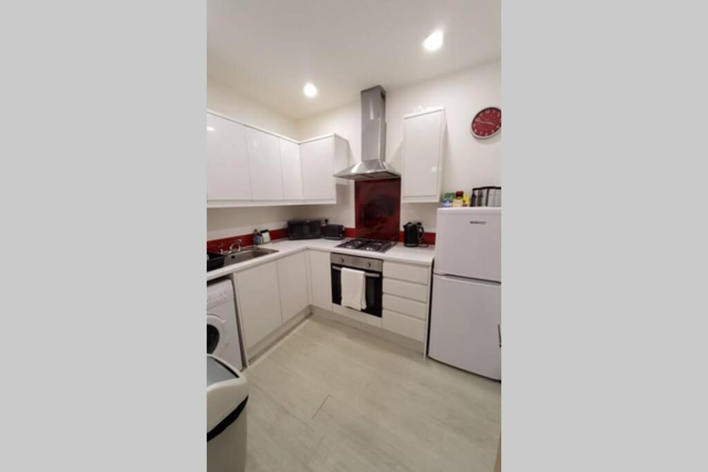 אדינבורו Leith Spectacular Apartment By Sensational Stay Short Lets & Serviced Accommodation With 6 Separate Beds & 2 Baths מראה חיצוני תמונה