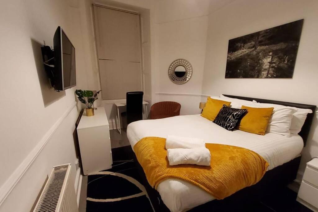 אדינבורו Leith Spectacular Apartment By Sensational Stay Short Lets & Serviced Accommodation With 6 Separate Beds & 2 Baths מראה חיצוני תמונה