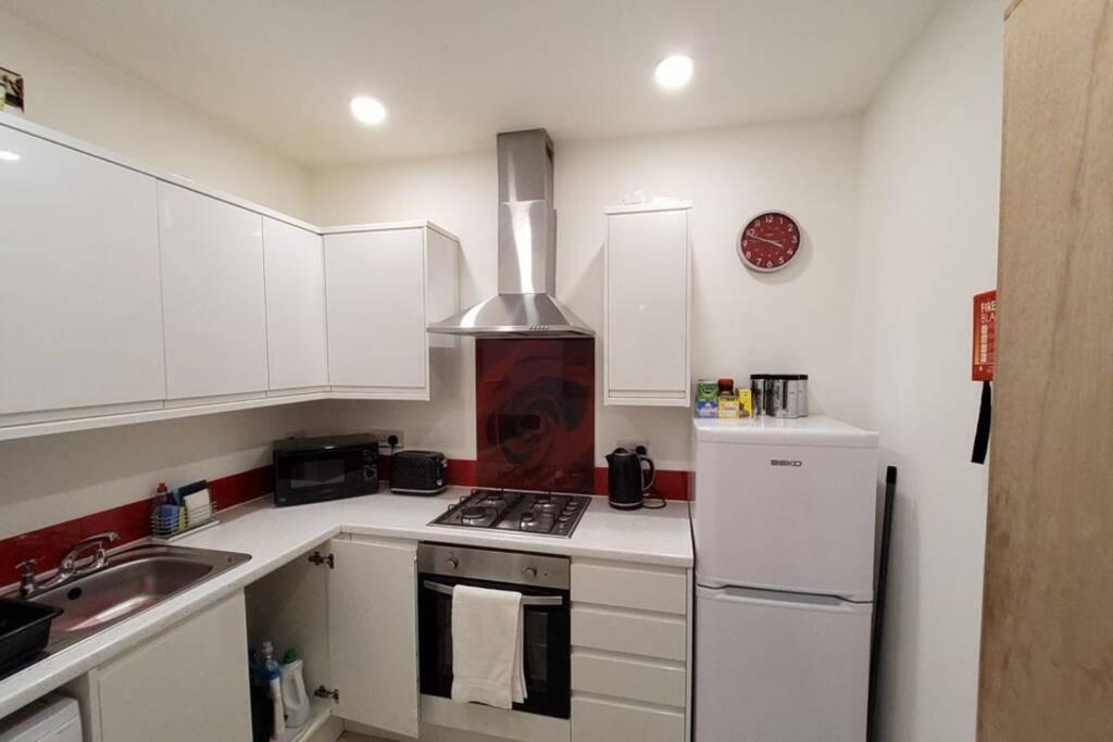 אדינבורו Leith Spectacular Apartment By Sensational Stay Short Lets & Serviced Accommodation With 6 Separate Beds & 2 Baths מראה חיצוני תמונה