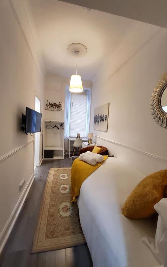 אדינבורו Leith Spectacular Apartment By Sensational Stay Short Lets & Serviced Accommodation With 6 Separate Beds & 2 Baths מראה חיצוני תמונה