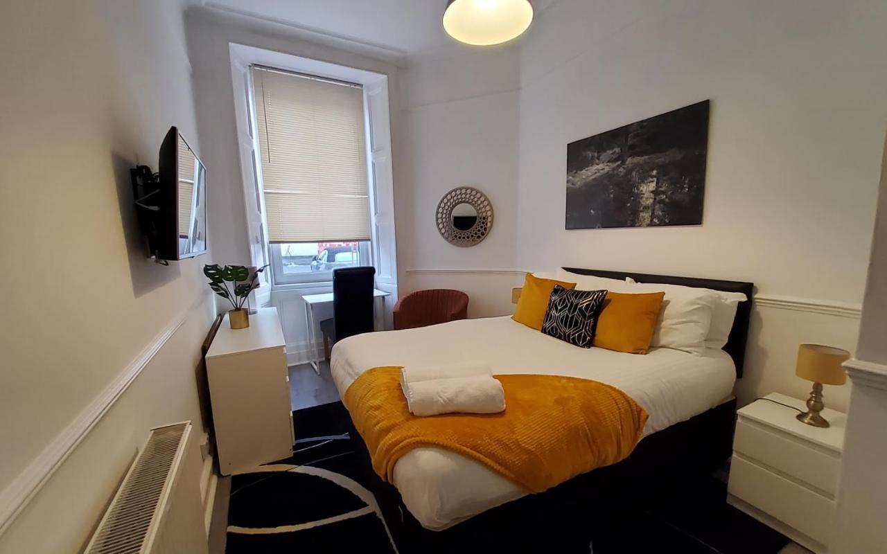 אדינבורו Leith Spectacular Apartment By Sensational Stay Short Lets & Serviced Accommodation With 6 Separate Beds & 2 Baths מראה חיצוני תמונה