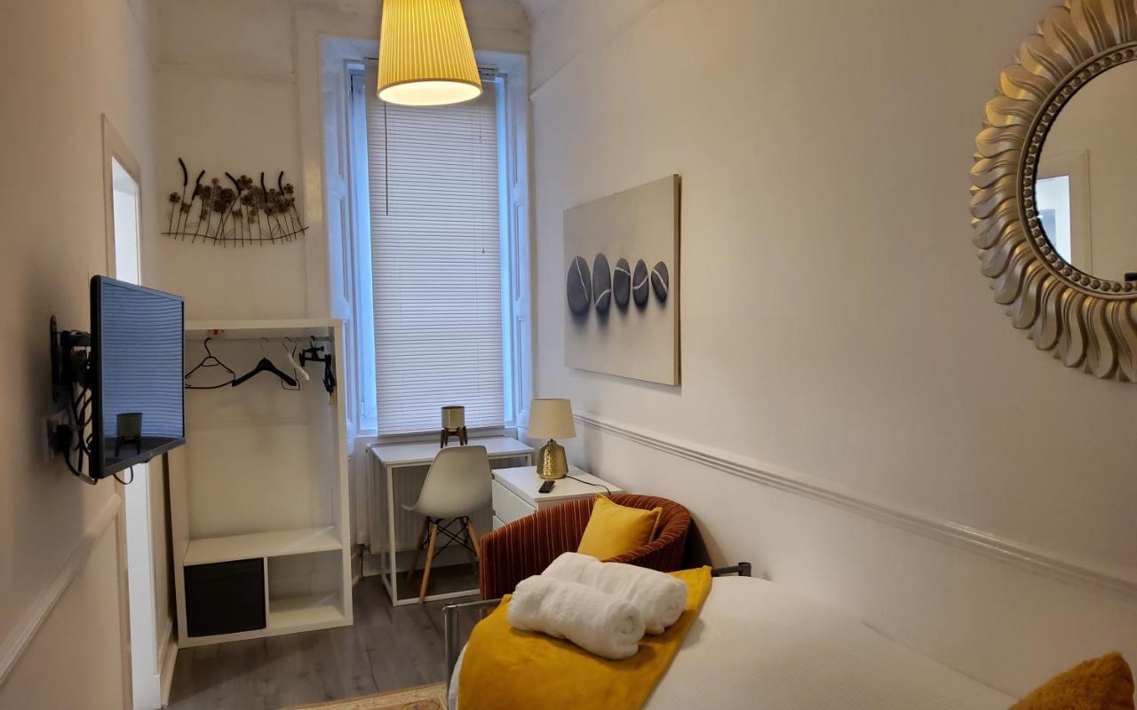 אדינבורו Leith Spectacular Apartment By Sensational Stay Short Lets & Serviced Accommodation With 6 Separate Beds & 2 Baths מראה חיצוני תמונה