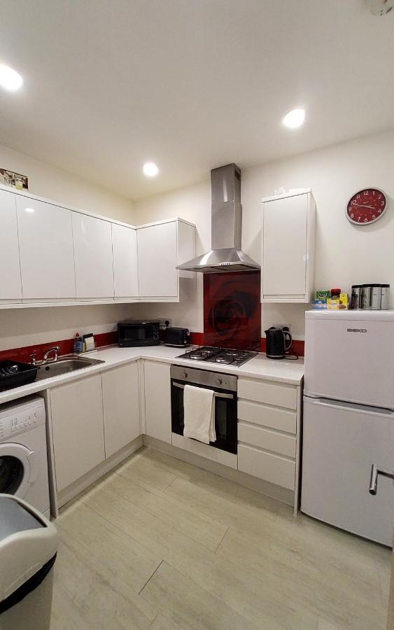 אדינבורו Leith Spectacular Apartment By Sensational Stay Short Lets & Serviced Accommodation With 6 Separate Beds & 2 Baths מראה חיצוני תמונה